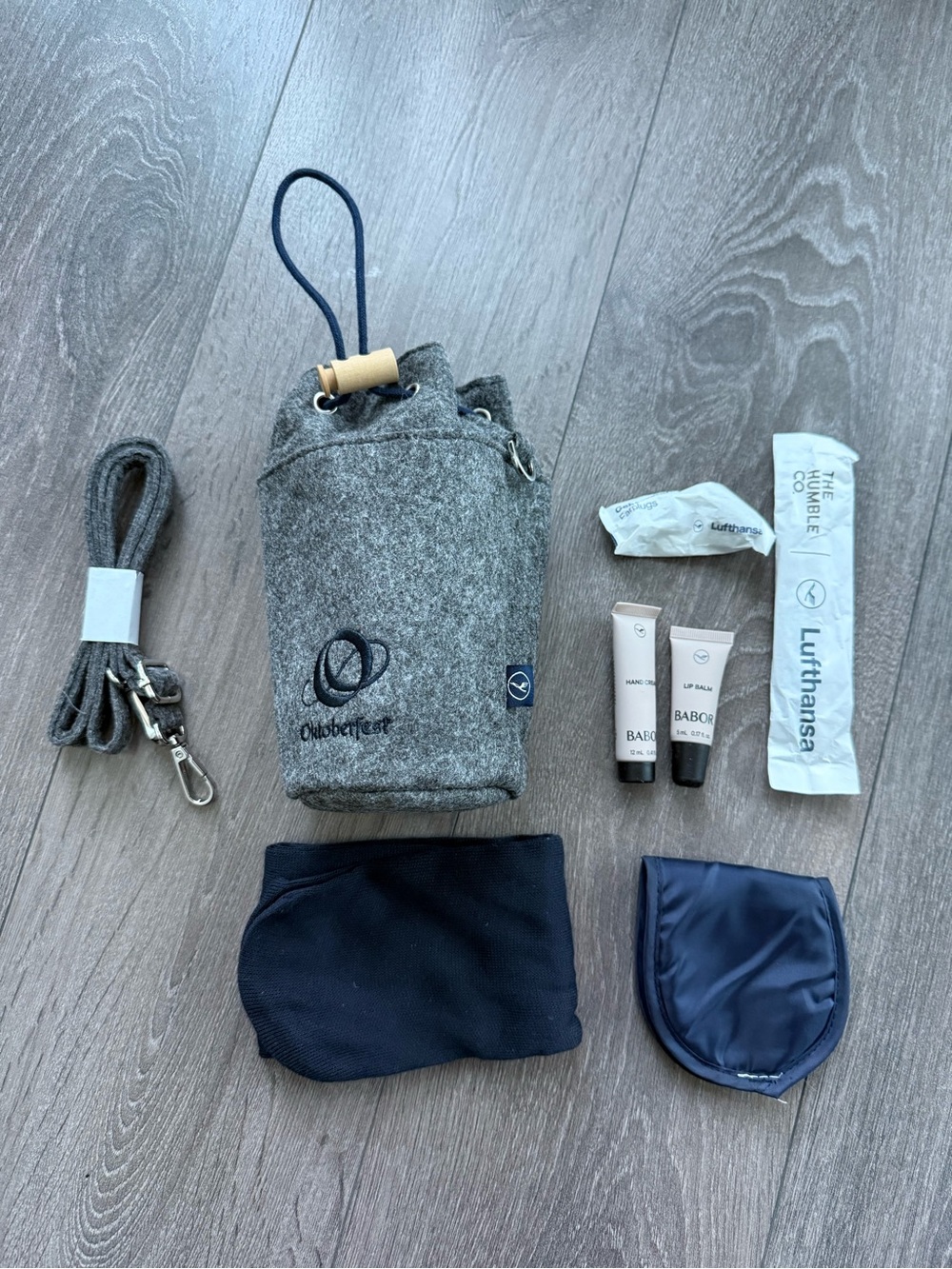 Lufthansa Octoberfest bag amenity kit new travel exclusive pouch crossbody